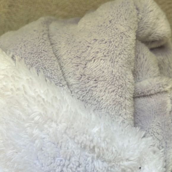 Disney Mickey & Minnie Lounger with Cozy
Hood / Purple M- new with tags - Picture 3 of 3